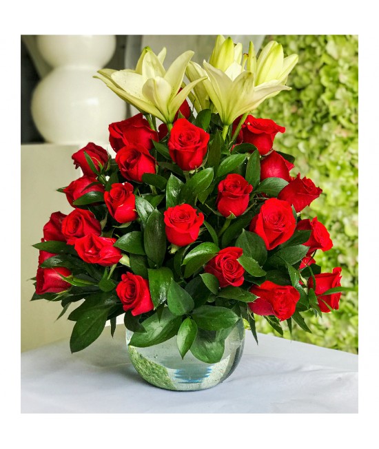 ARREGLO ARANTXA EN ROSAS ROJAS 